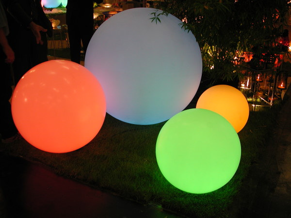 Globe 80 lamp rental in Milan Italy